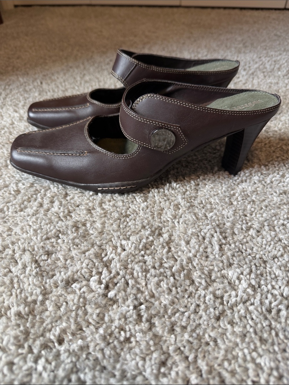 AEROSOLES Brown Leather Mary Jane Heel Mules with Black Button Accent